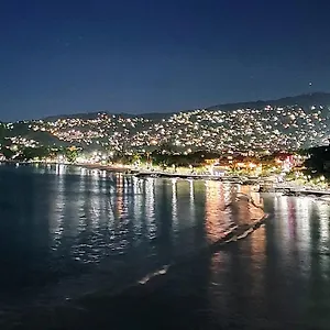 https://luxury-apartaments-in-los-geranois.adeje-hotels.com